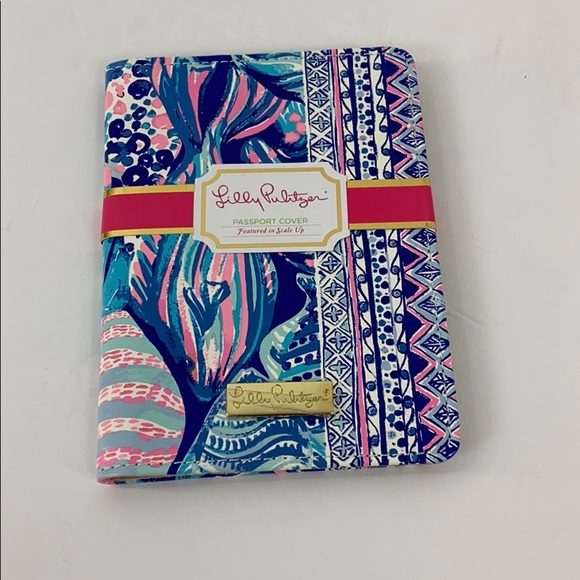 Lilly Pulitzer Accessories - Lilly Pulitzer Scale Up Passport Cover, New